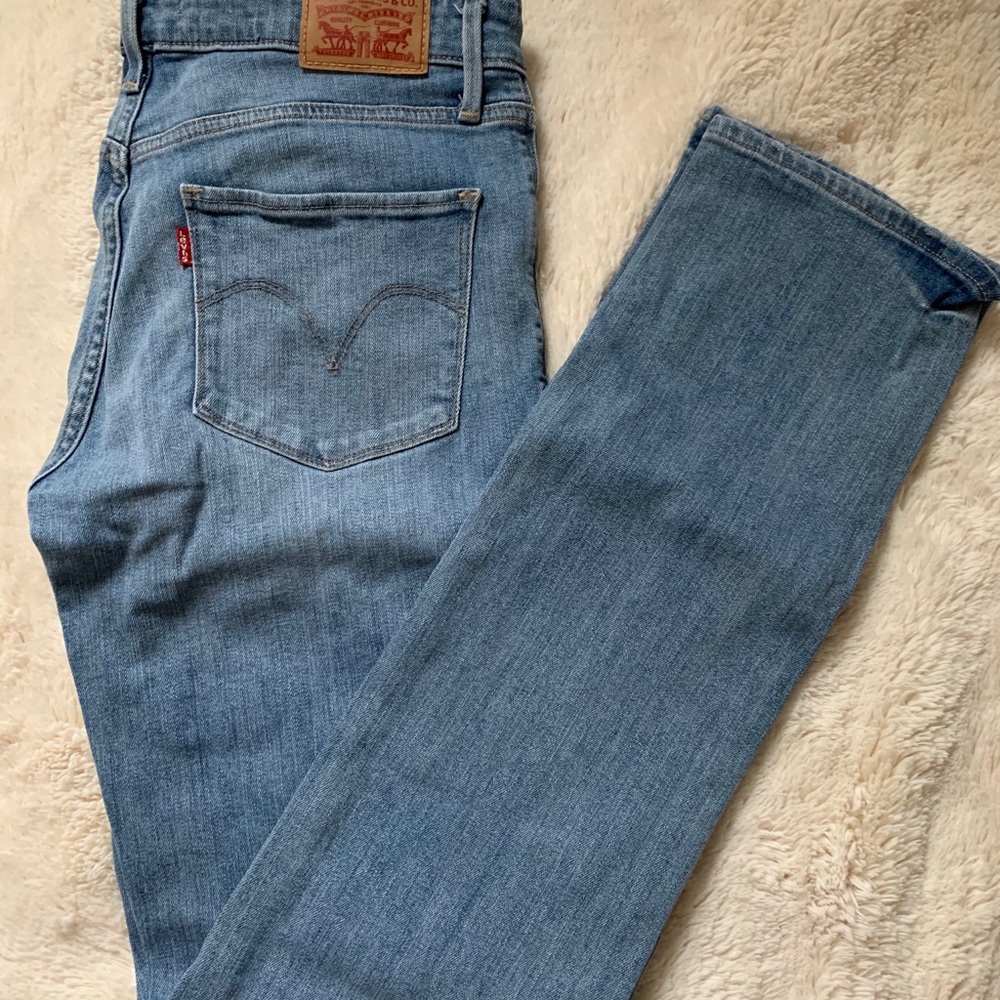 Light Wash Levi’s